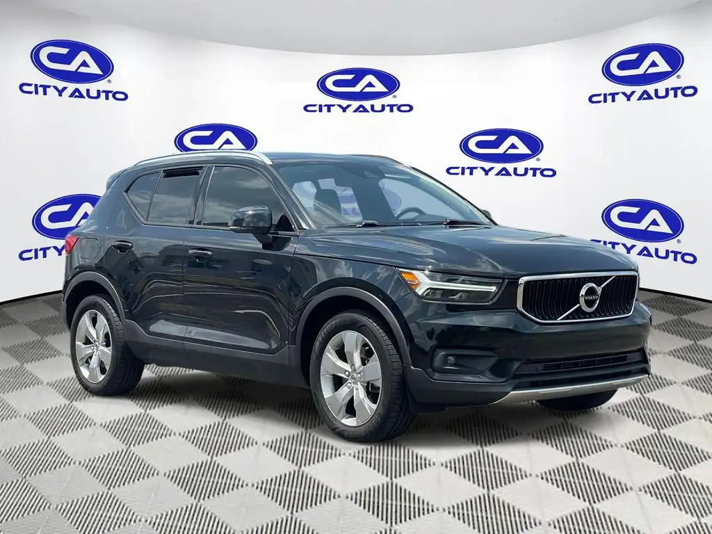 2021 Volvo XC40 T5 Momentum AWD's photo