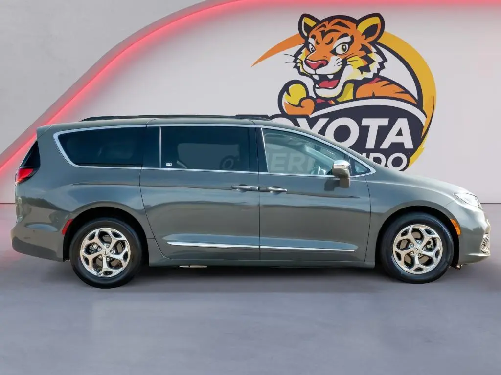 2022 Chrysler Pacifica Limited photo 4