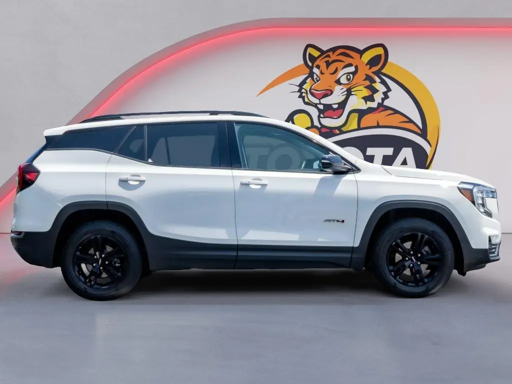 2023 GMC Terrain AT4 AWD photo 4