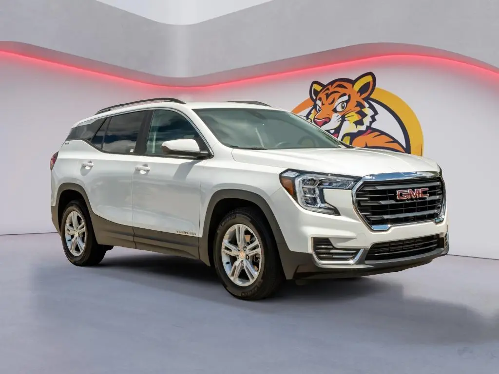 2024 GMC Terrain SLE FWD photo 3