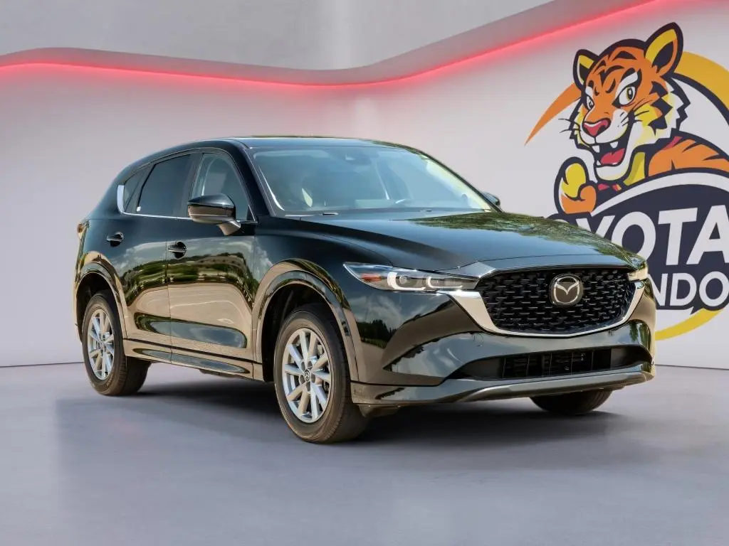 2025 Mazda CX-5 S Preferred package Auto AWD photo 3