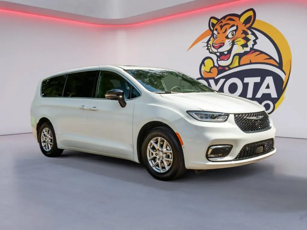 2025 Chrysler Pacifica Select photo 3