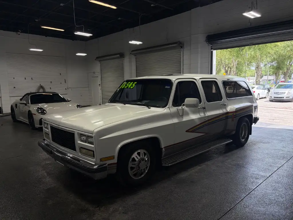 1990 GMC Suburban's photo