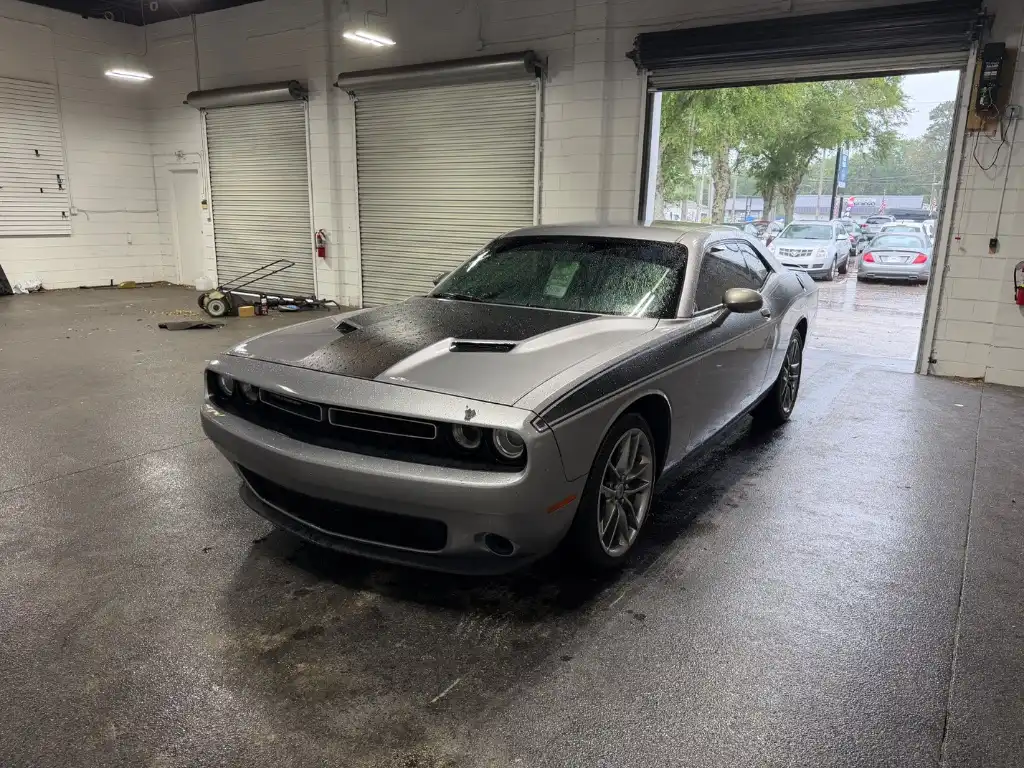 2017 Dodge Challenger SXT's photo