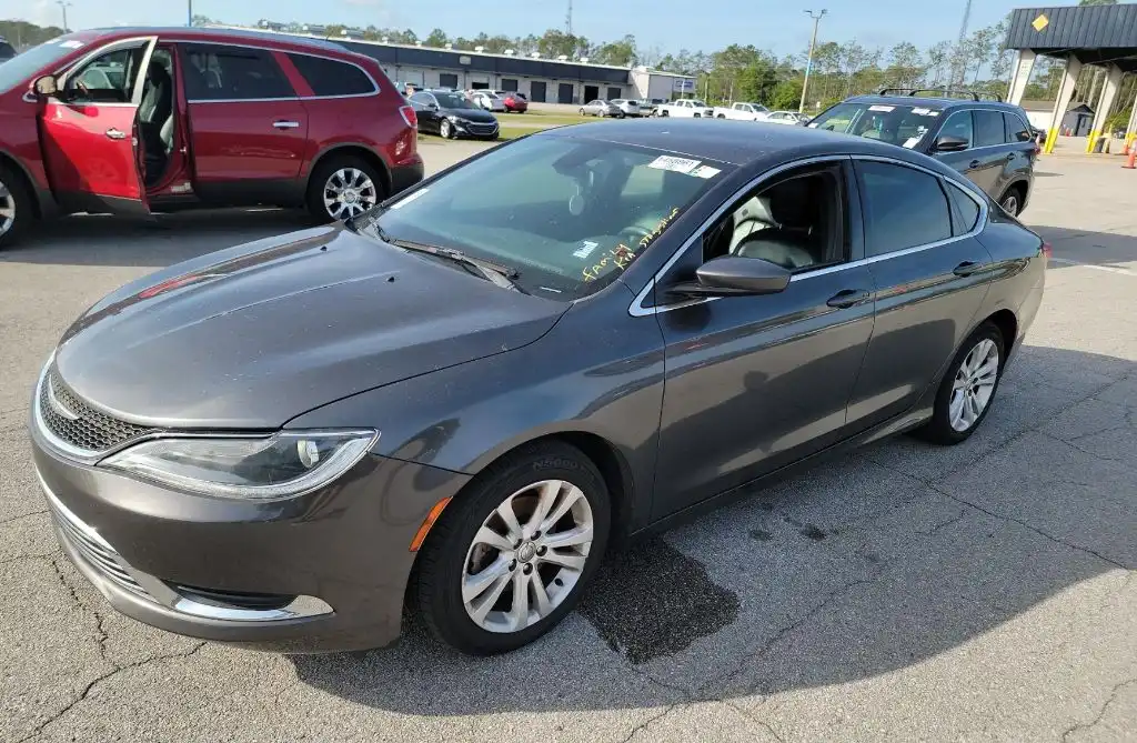 2017 Chrysler 200 Limited Platinum's photo