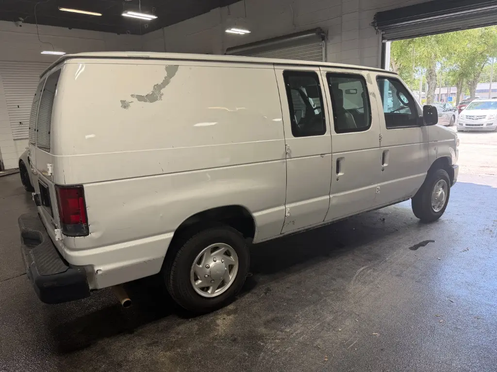 2012 Ford E-Series E-150 Van photo 4