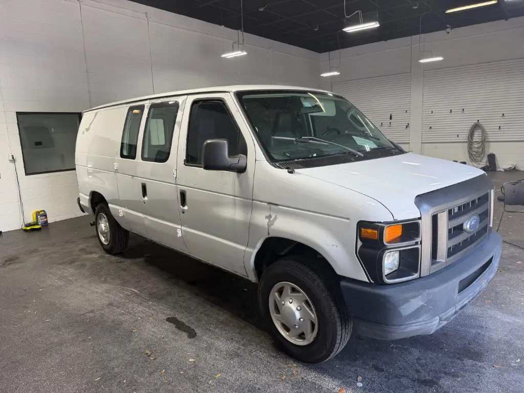 2012 Ford E-Series E-150 Van photo 3