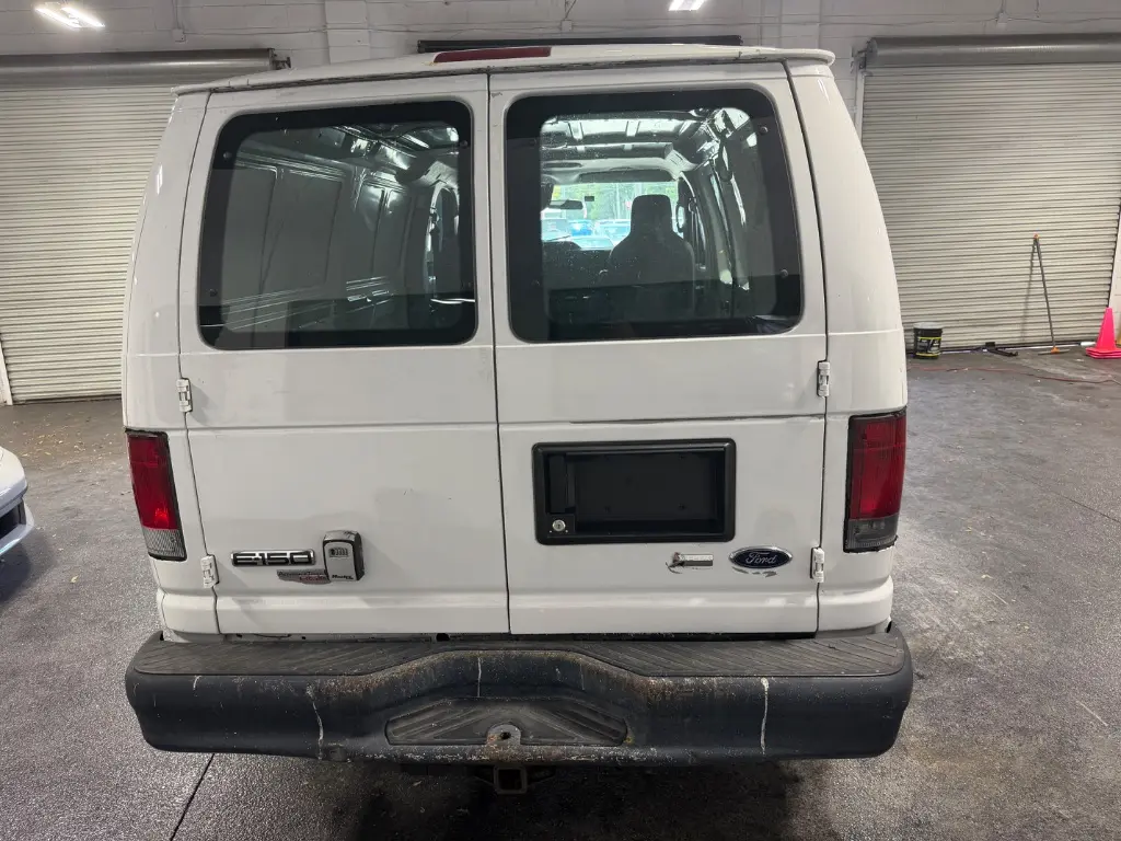 2012 Ford E-Series E-150 Van photo 5