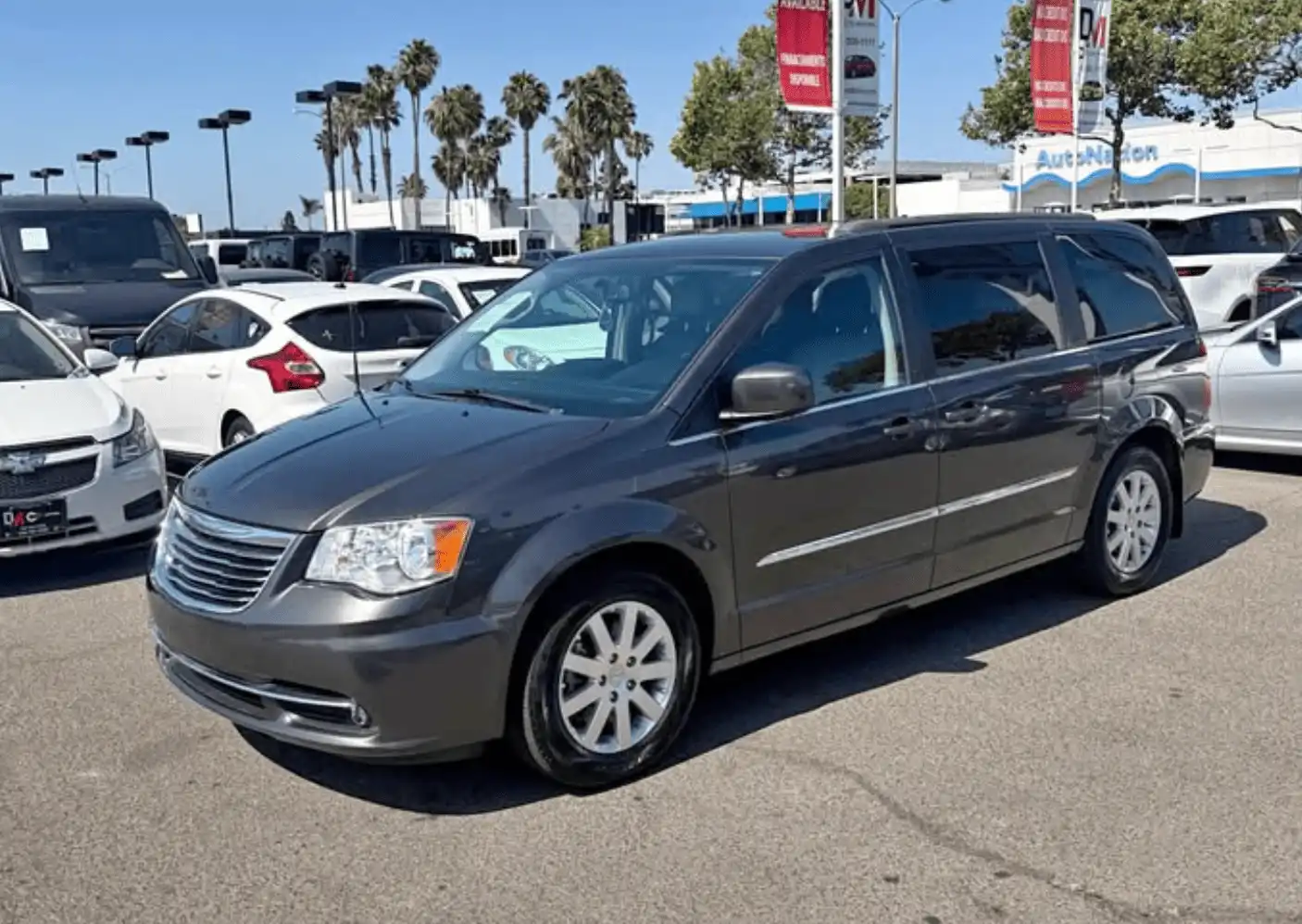 2016 Chrysler Town & Country Touring's photo