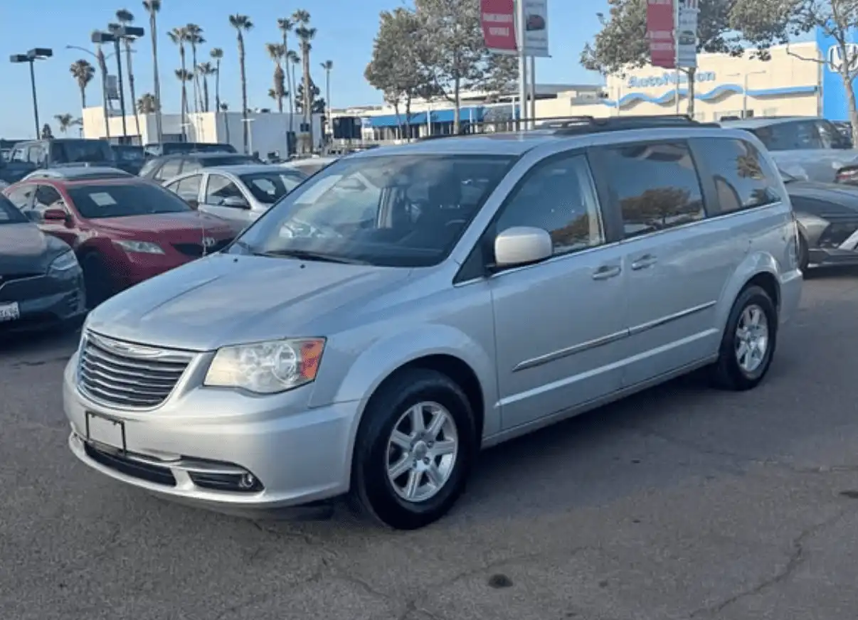 2012 Chrysler Town & Country Touring's photo