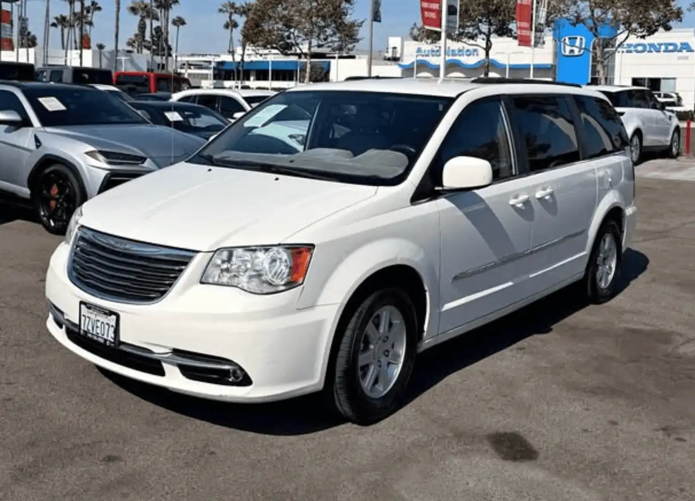 2012 Chrysler Town & Country Touring's photo