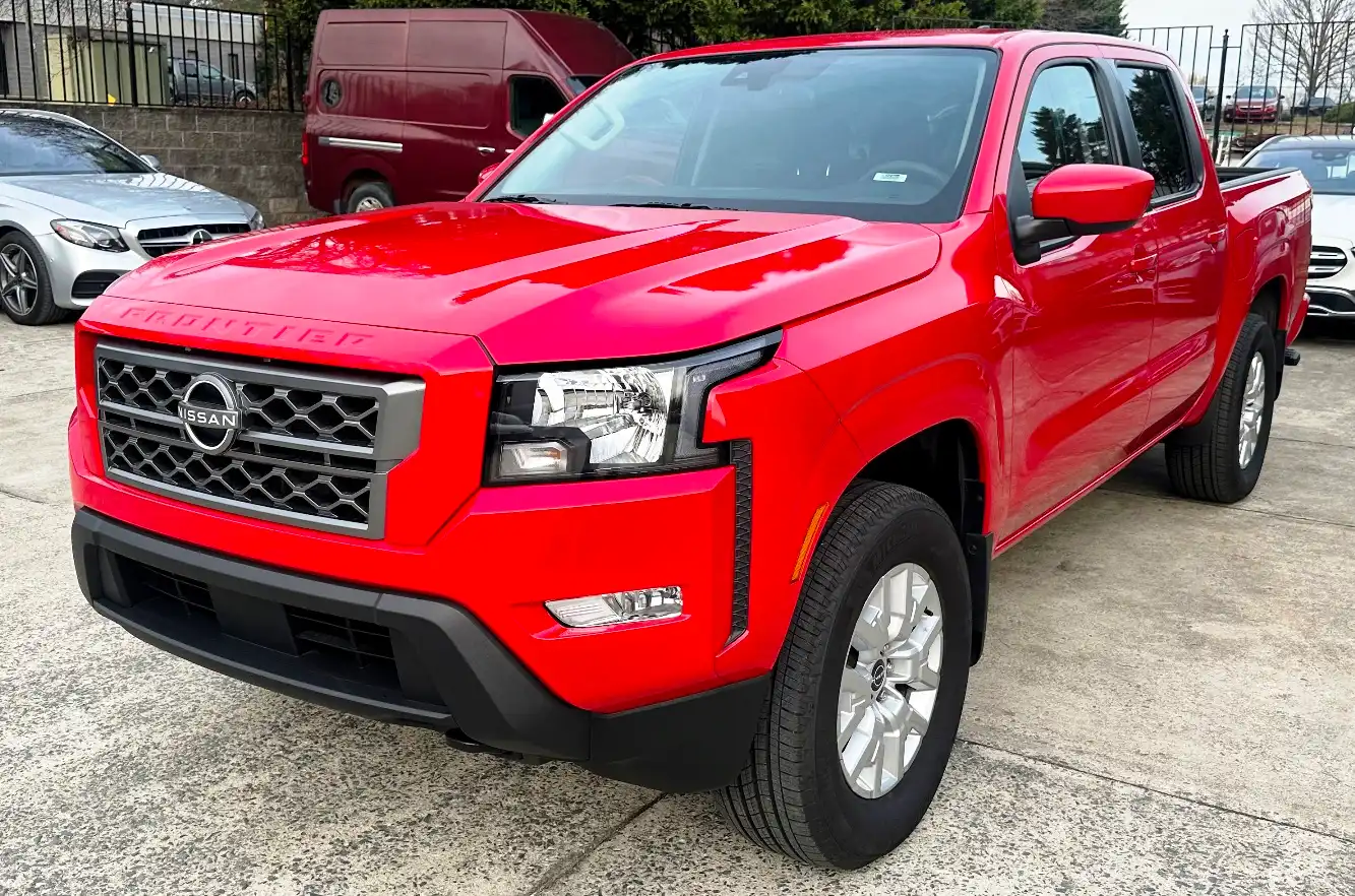 2022 Nissan Frontier SV Crew Cab 4X4 SWB's photo