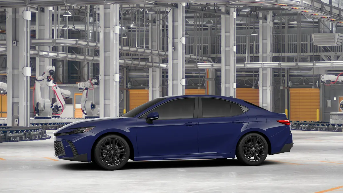 2026 Toyota Camry SE Hybrid photo 5