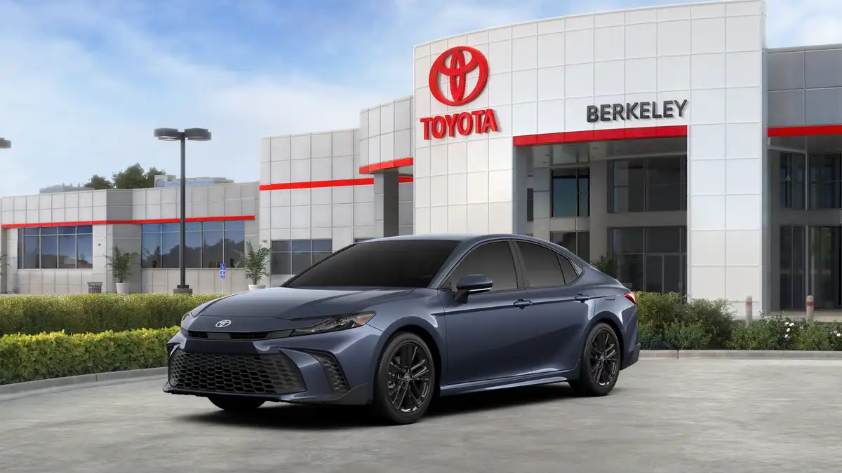 2026 Toyota Camry SE Hybrid's photo