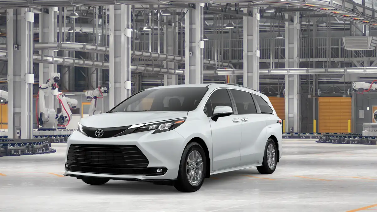 2026 Toyota Sienna XLE 8-Passenger Hybrid FWD's photo