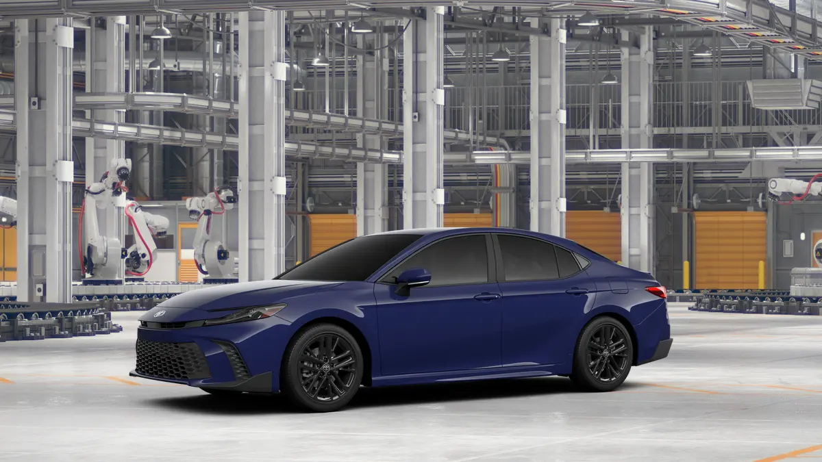 2026 Toyota Camry SE Hybrid photo 3