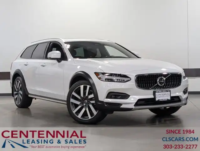 2023 Volvo V90 Cross Country B6 Ultimate AWD's photo
