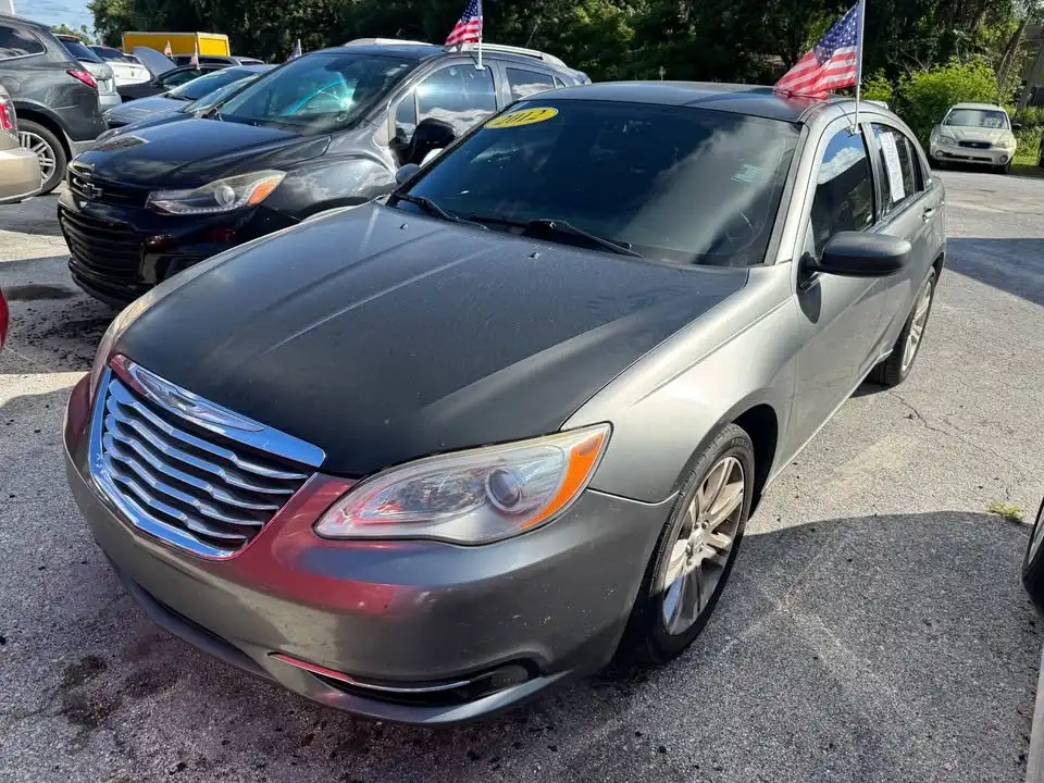 2012 Chrysler 200 Touring's photo