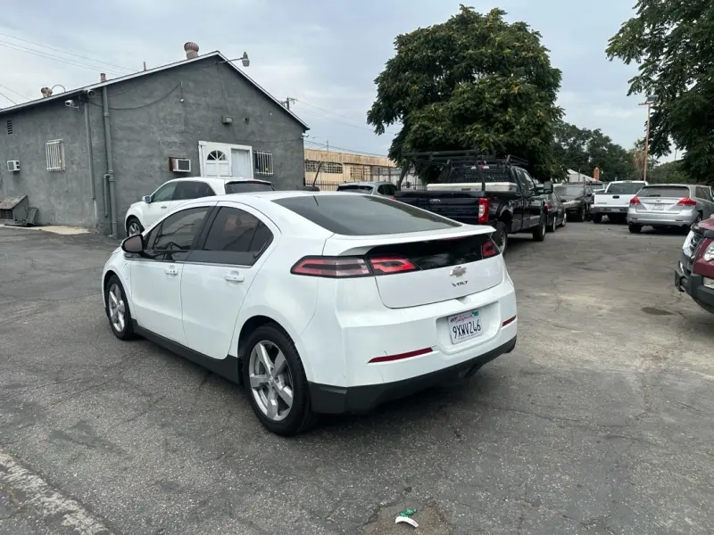 2015 Chevrolet Volt Base photo 3
