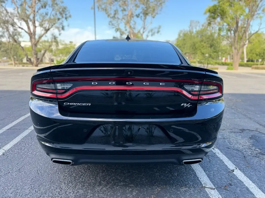 2017 Dodge Charger R/T photo 5