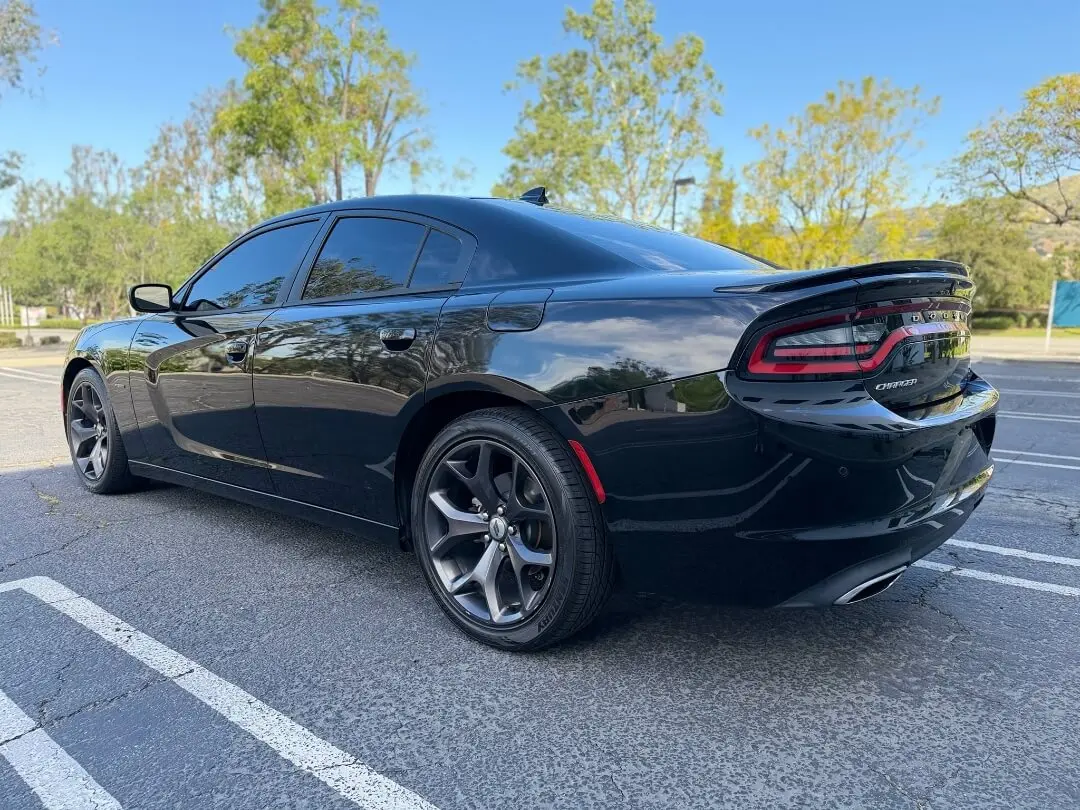 2017 Dodge Charger R/T photo 3