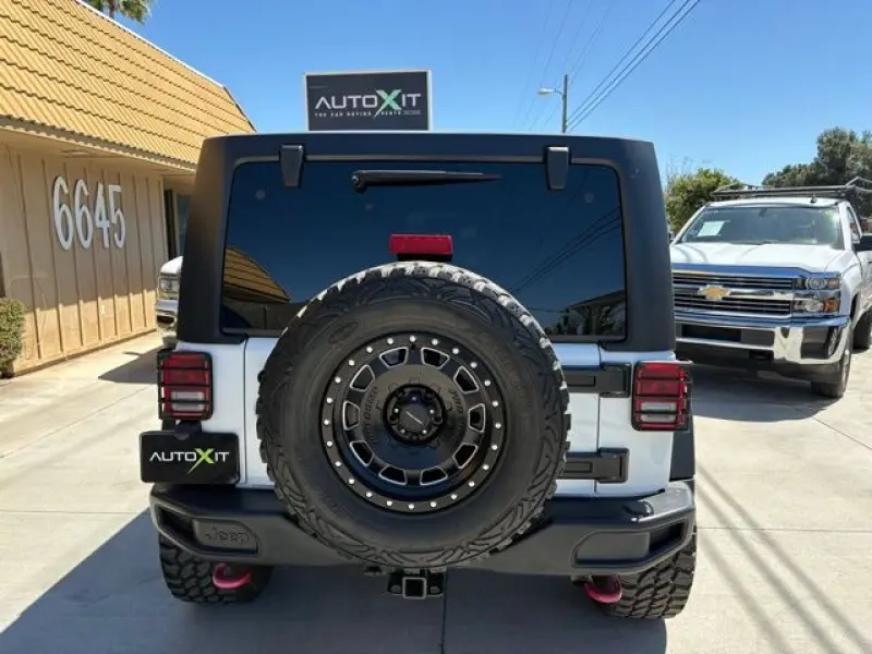 2015 Jeep Wrangler Rubicon photo 5