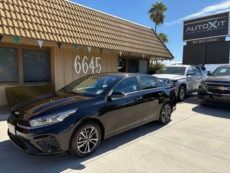 2022 Kia Forte LXS Auto's photo