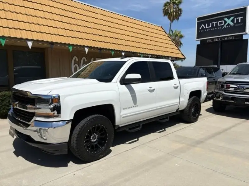 2018 Chevrolet Silverado 1500 LT Crew Cab Short Box photo 1