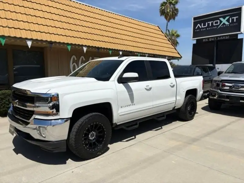 2018 Chevrolet Silverado 1500 LT Crew Cab Short Box's photo
