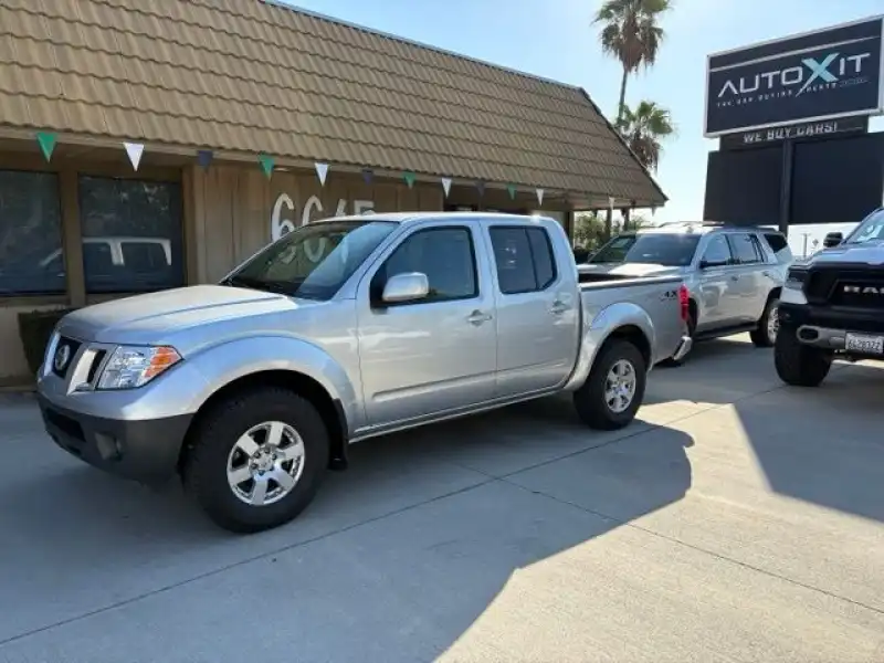 2012 Nissan Frontier 4.0 PRO-4X Crew Cab 4WD Auto's photo