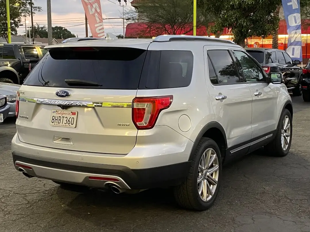 2017 Ford Explorer Limited 4WD photo 5