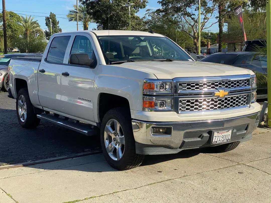 2014 Chevrolet Silverado 1500 LT Crew Cab Short Box photo 4