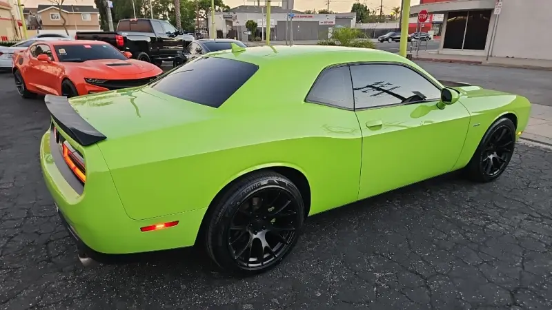 2015 Dodge Challenger R/T Plus photo 4