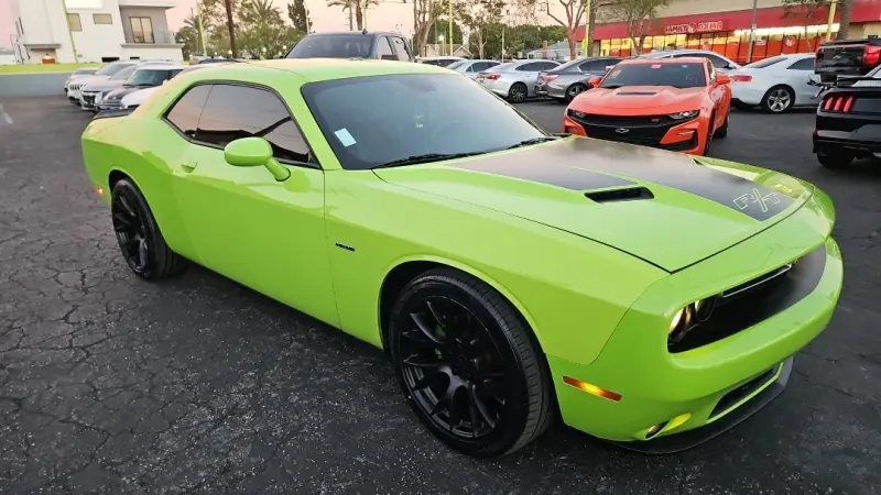 2015 Dodge Challenger R/T Plus photo 3