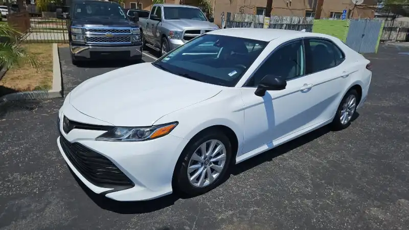 2019 Toyota Camry 2.5 Auto LE's photo
