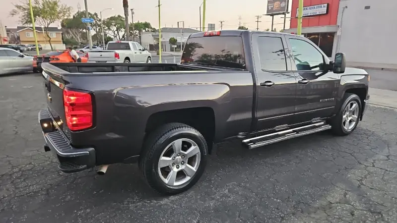 2015 Chevrolet Silverado 1500 LT Double Cab Std Box photo 4