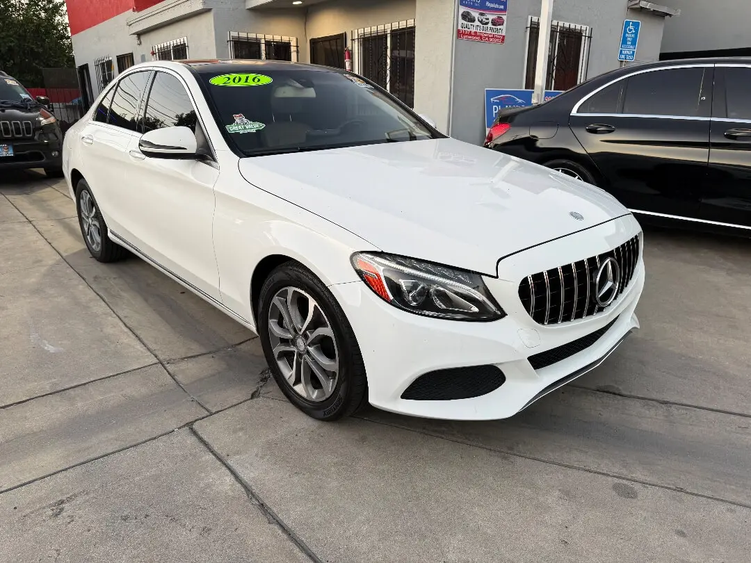 2016 Mercedes-Benz C-Class C300 4MATIC photo 3