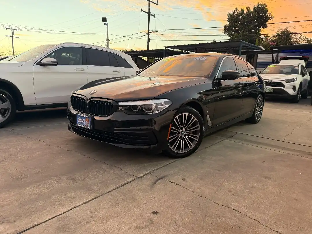 2019 BMW 5 Series 530e iPerformance Sedan's photo