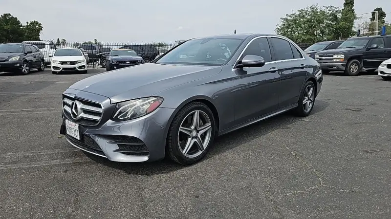 2017 Mercedes-Benz E-Class E300 photo 4