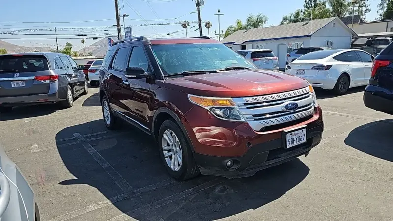 2015 Ford Explorer XLT photo 3