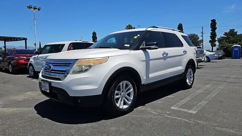 2015 Ford Explorer XLT photo 1