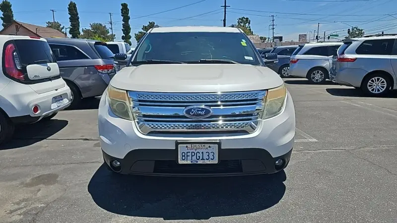 2015 Ford Explorer XLT photo 3