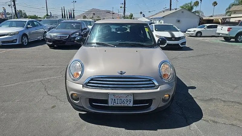 2013 MINI Cooper Base photo 3