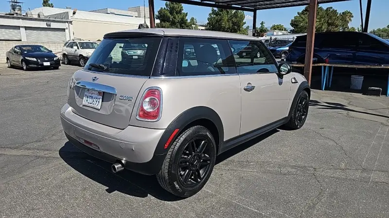 2013 MINI Cooper Base photo 5