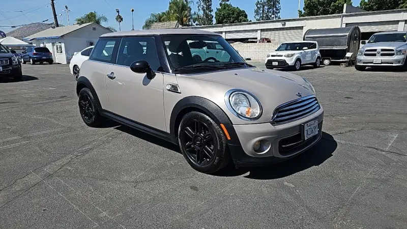 2013 MINI Cooper Base photo 4