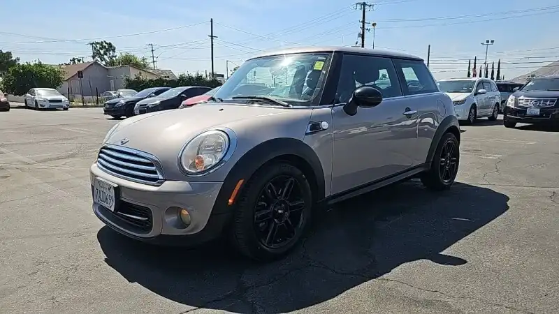 2013 MINI Cooper Base's photo