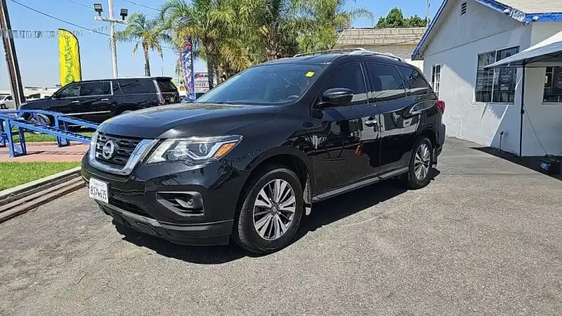 2020 Nissan Pathfinder S 2WD's photo