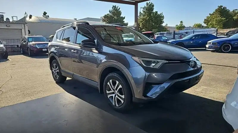 2017 Toyota RAV4 LE AWD's photo