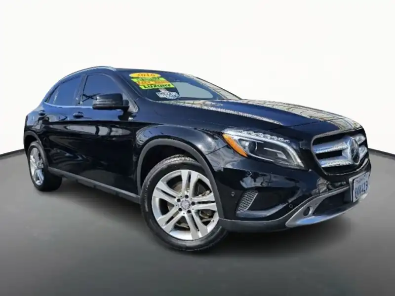 2016 Mercedes-Benz GLA GLA250's photo