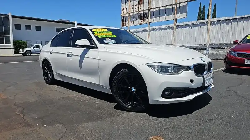 2018 BMW 3 Series 320i Sedan's photo